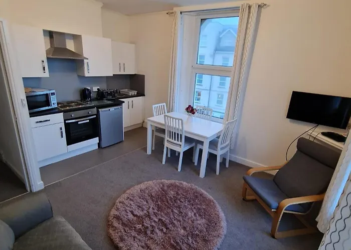 Farina No6, Sea View Apartment Sleeping 4 Guests