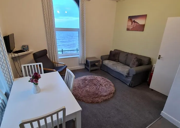 Farina No6, Sea View Apartment Sleeping 4 Guests